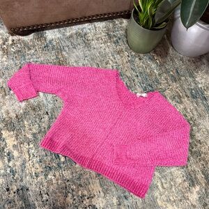Pink sweater, like new, no tags 
100% polyester 
Loose fitting and waist height